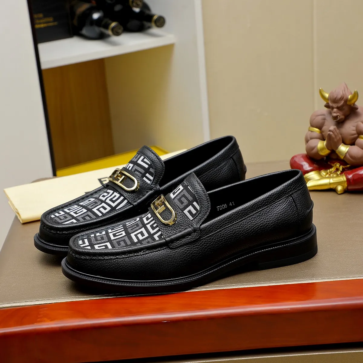 Men's shoes💰460 🕷🕷【FENDI】The latest men's formal leather shoes🇨🇳Classic series not to be missed💯The first layer is made of imported first-layer cowhide☘Original quality, the leather is smooth and delicate🎋The version is awesome, the perfect streamlined outline🍇🐮Leather lining, color, size 38-45...